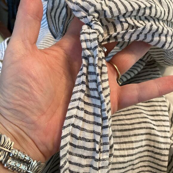 Liz Claiborne linen on or off shoulder blouse w/ tied 3/4 sleeves elastic neck - Picture 5 of 9